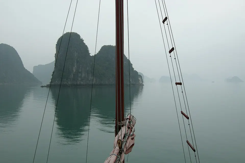 Ha Long Bay 4