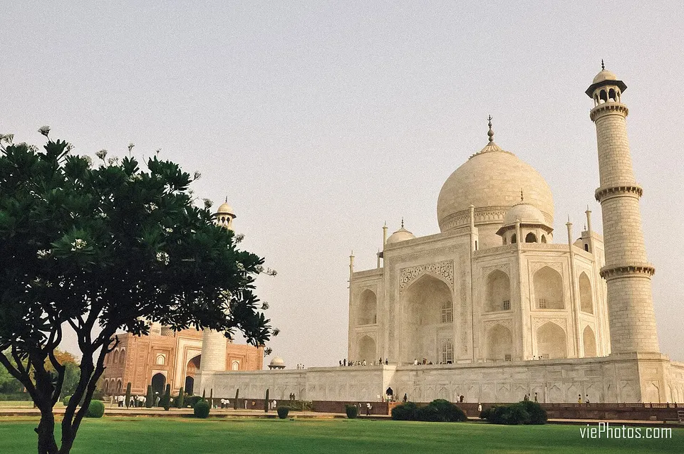 Taj Mahal & Agra Fort (day trip)