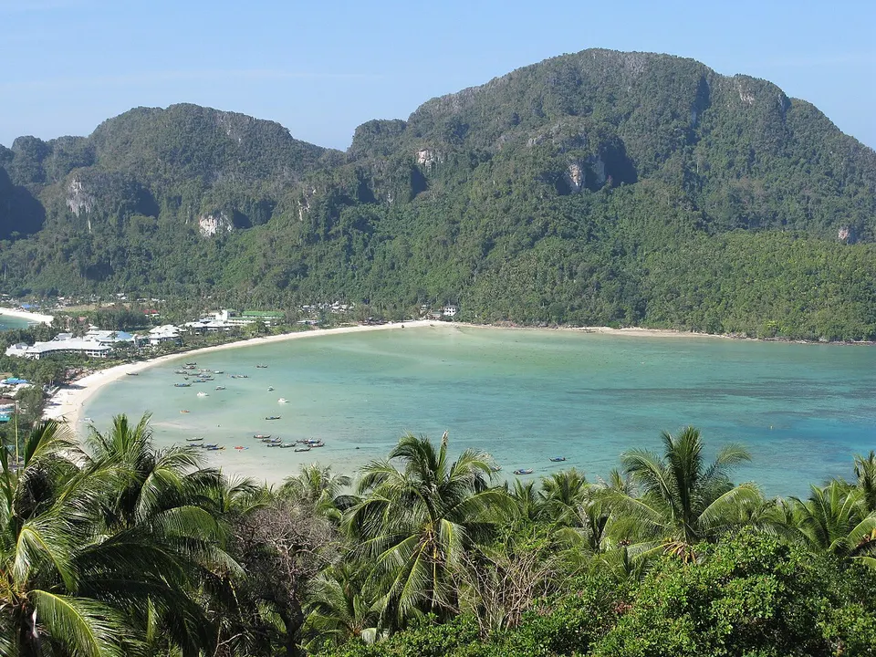 Loh Dalum Bay