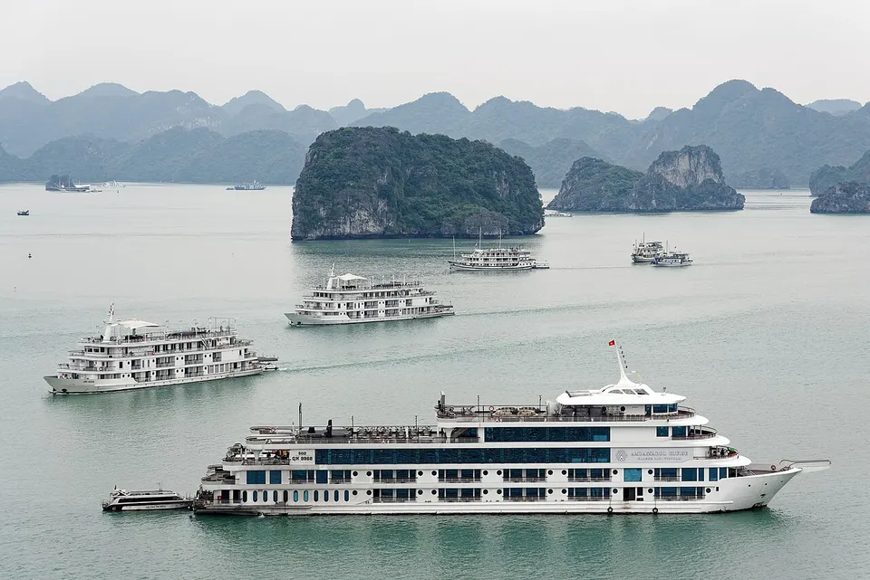 Ha Long Bay 2