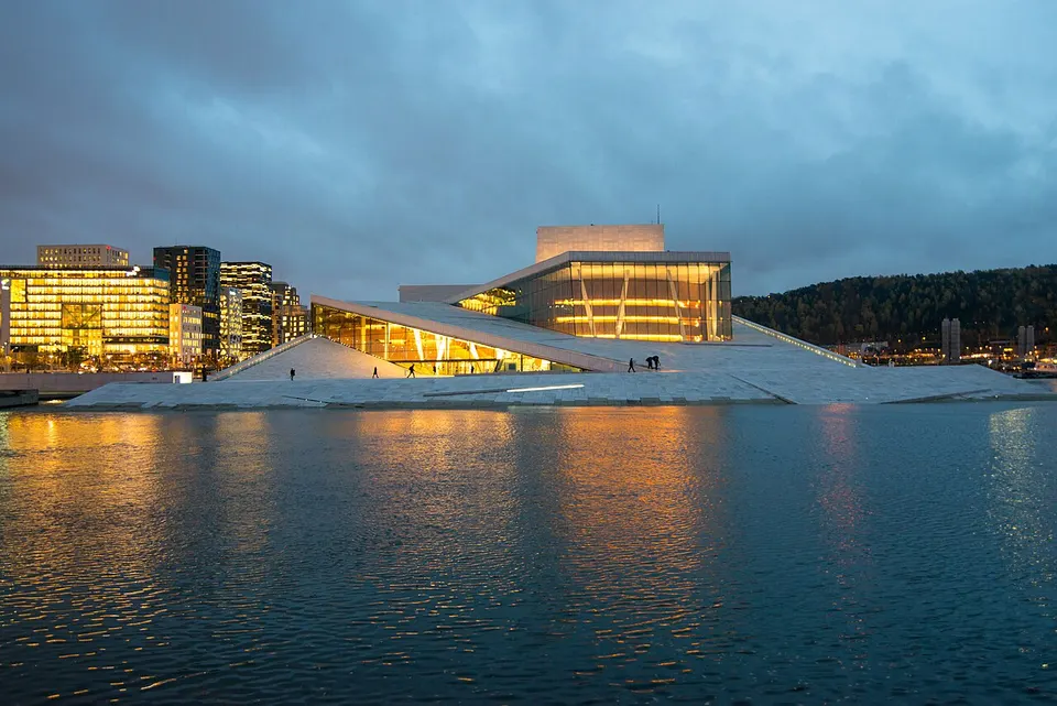 Oslo Opera House — walk on the roof