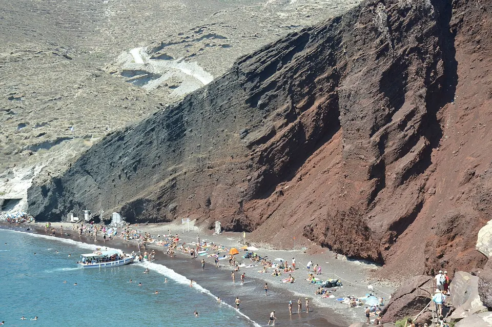 Улаан эрэг (Red Beach)