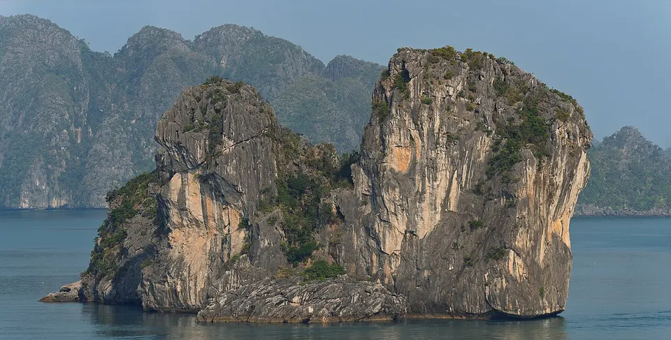 Ha Long Bay 3