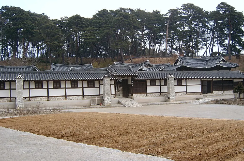 Seongyojang House