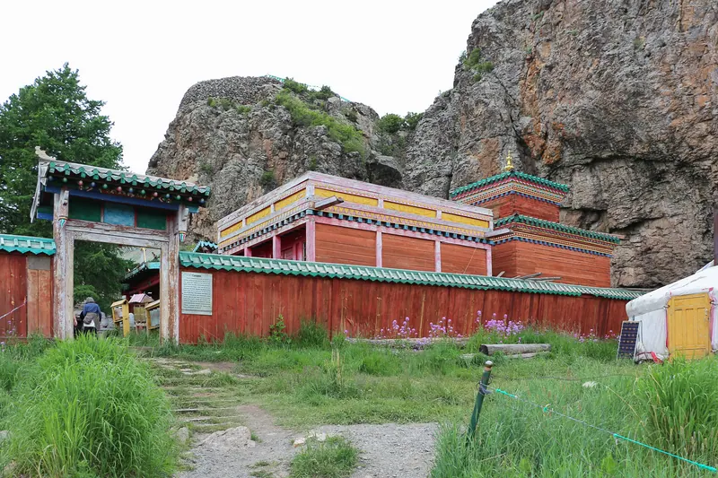 Tövkhön 寺